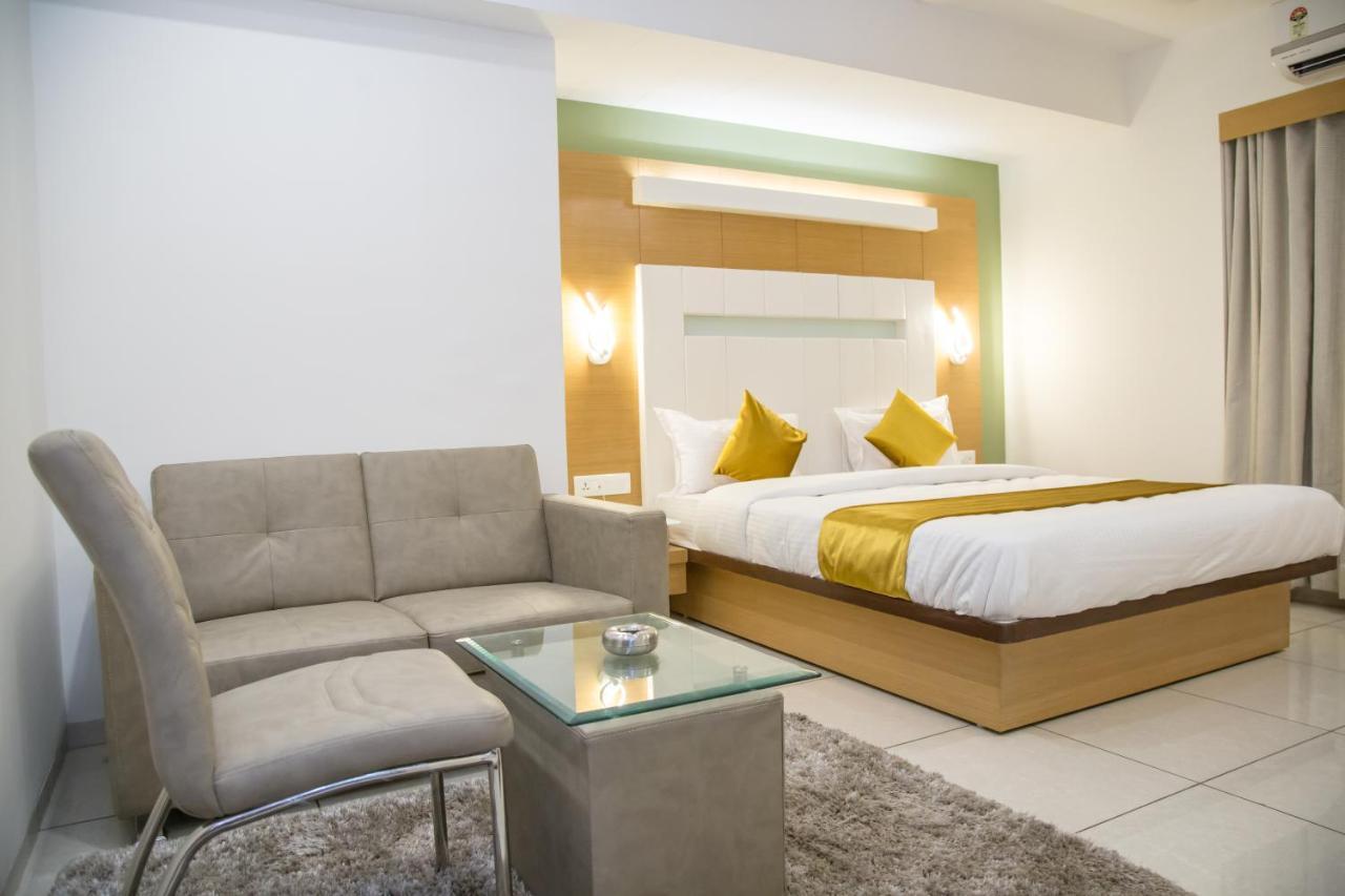 Hotel Orange International Surat Eksteriør billede