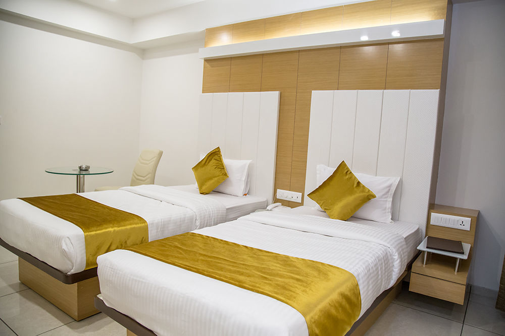 Hotel Orange International Surat Eksteriør billede