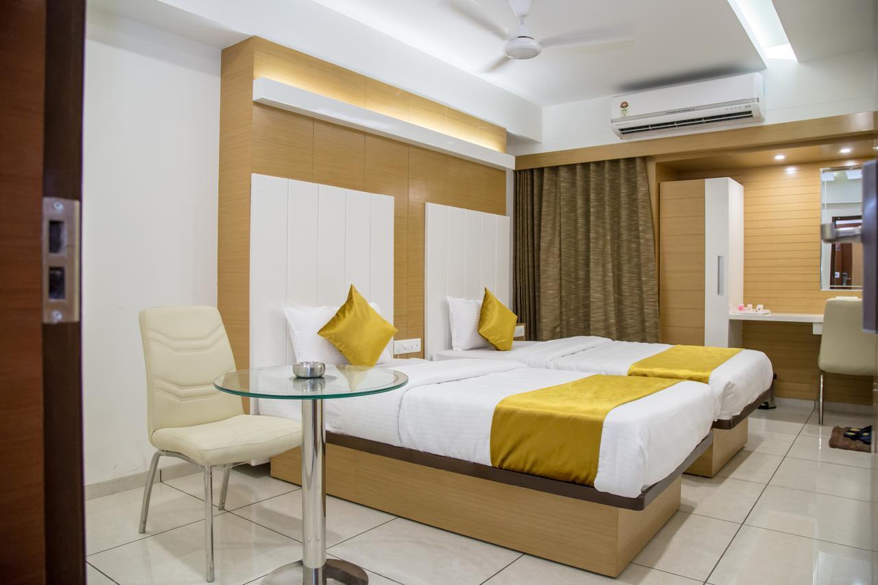 Hotel Orange International Surat Eksteriør billede