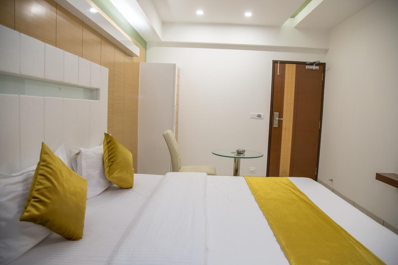 Hotel Orange International Surat Eksteriør billede