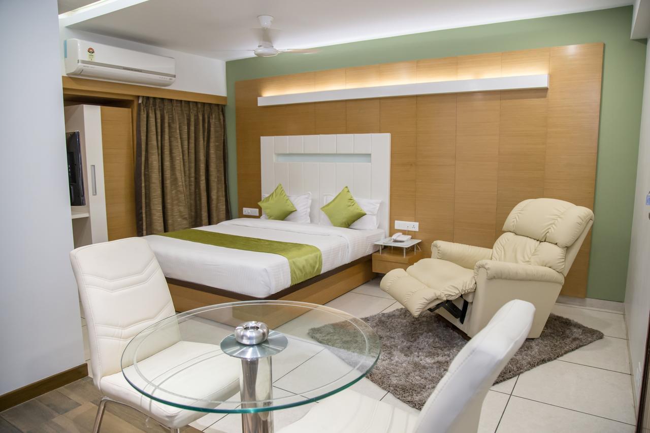 Hotel Orange International Surat Eksteriør billede