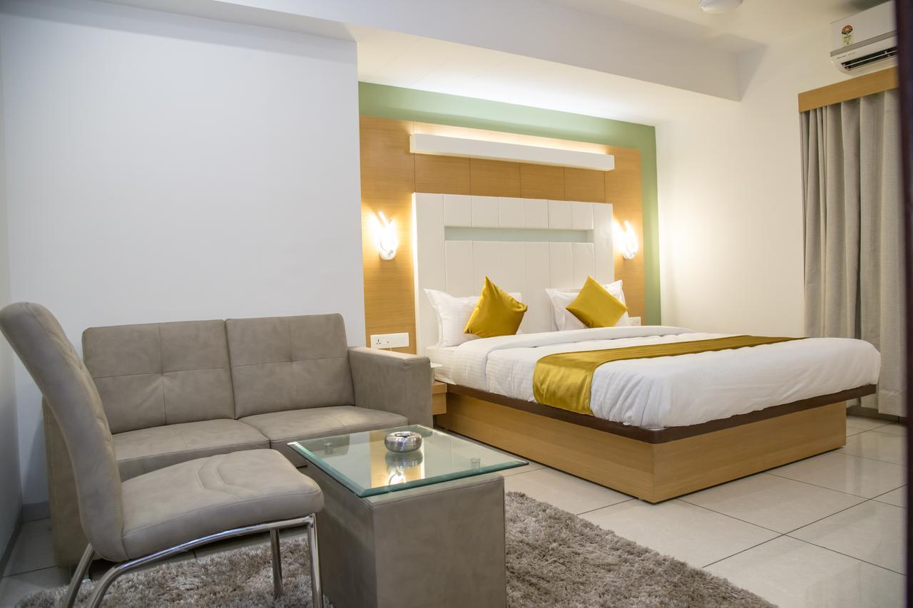 Hotel Orange International Surat Eksteriør billede