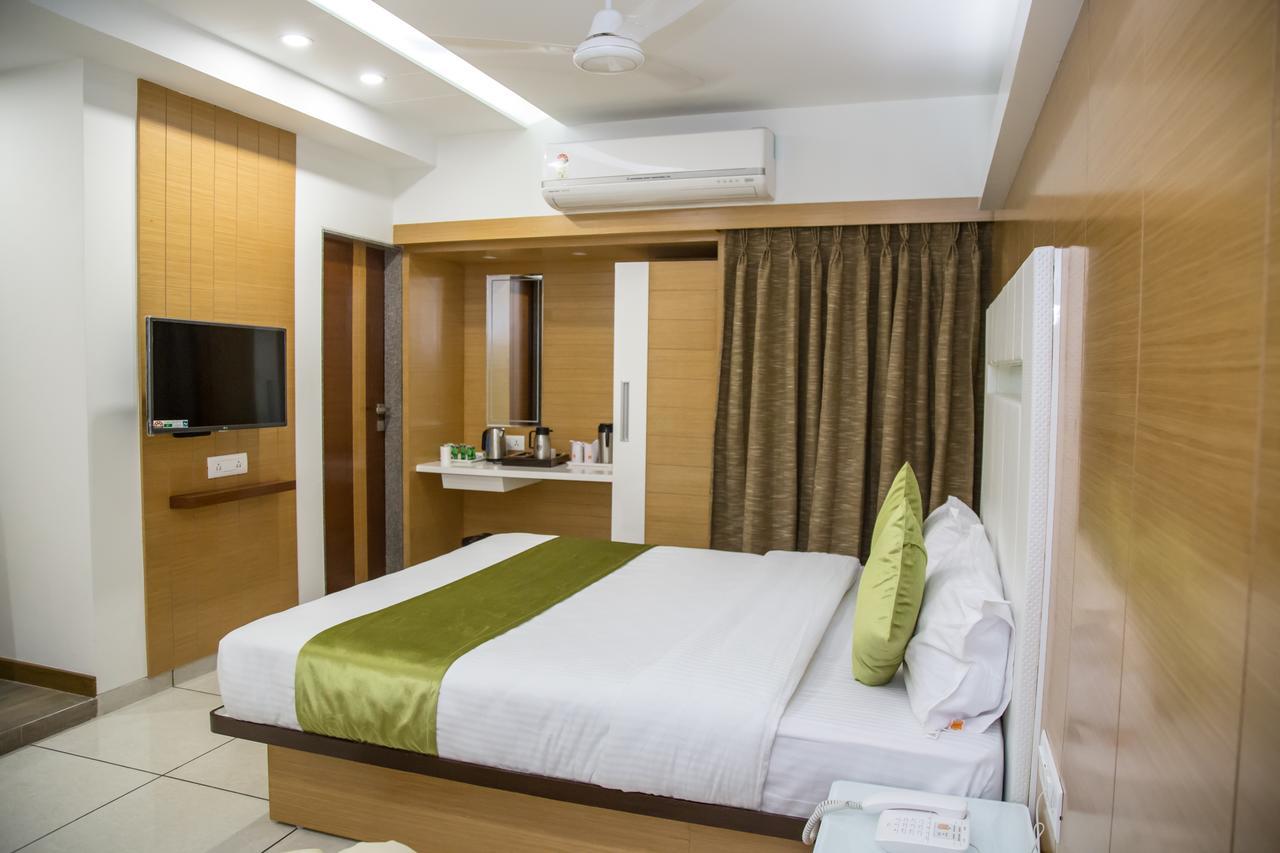 Hotel Orange International Surat Eksteriør billede