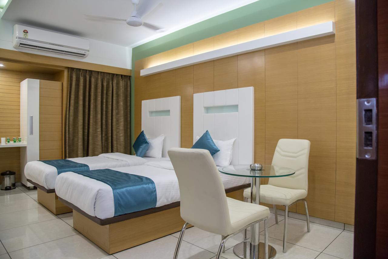 Hotel Orange International Surat Eksteriør billede