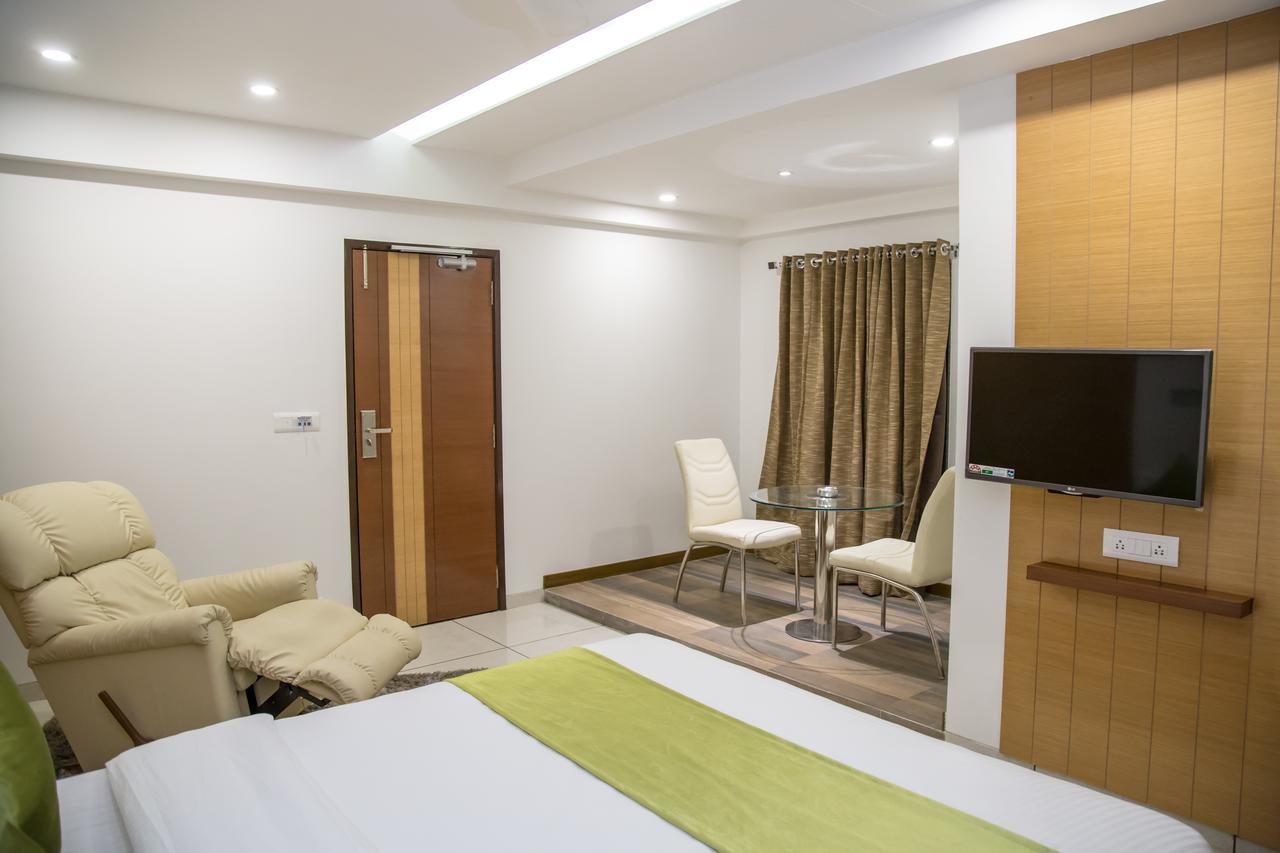 Hotel Orange International Surat Eksteriør billede