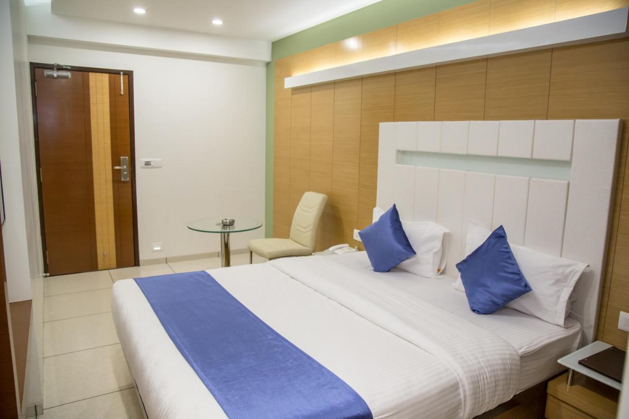Hotel Orange International Surat Eksteriør billede
