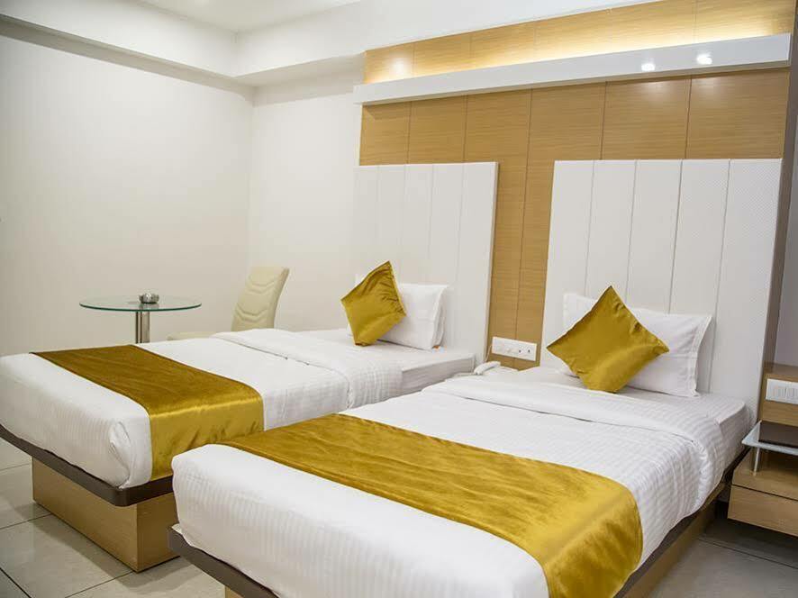 Hotel Orange International Surat Eksteriør billede