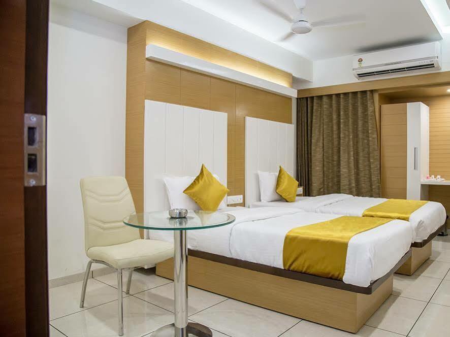 Hotel Orange International Surat Eksteriør billede