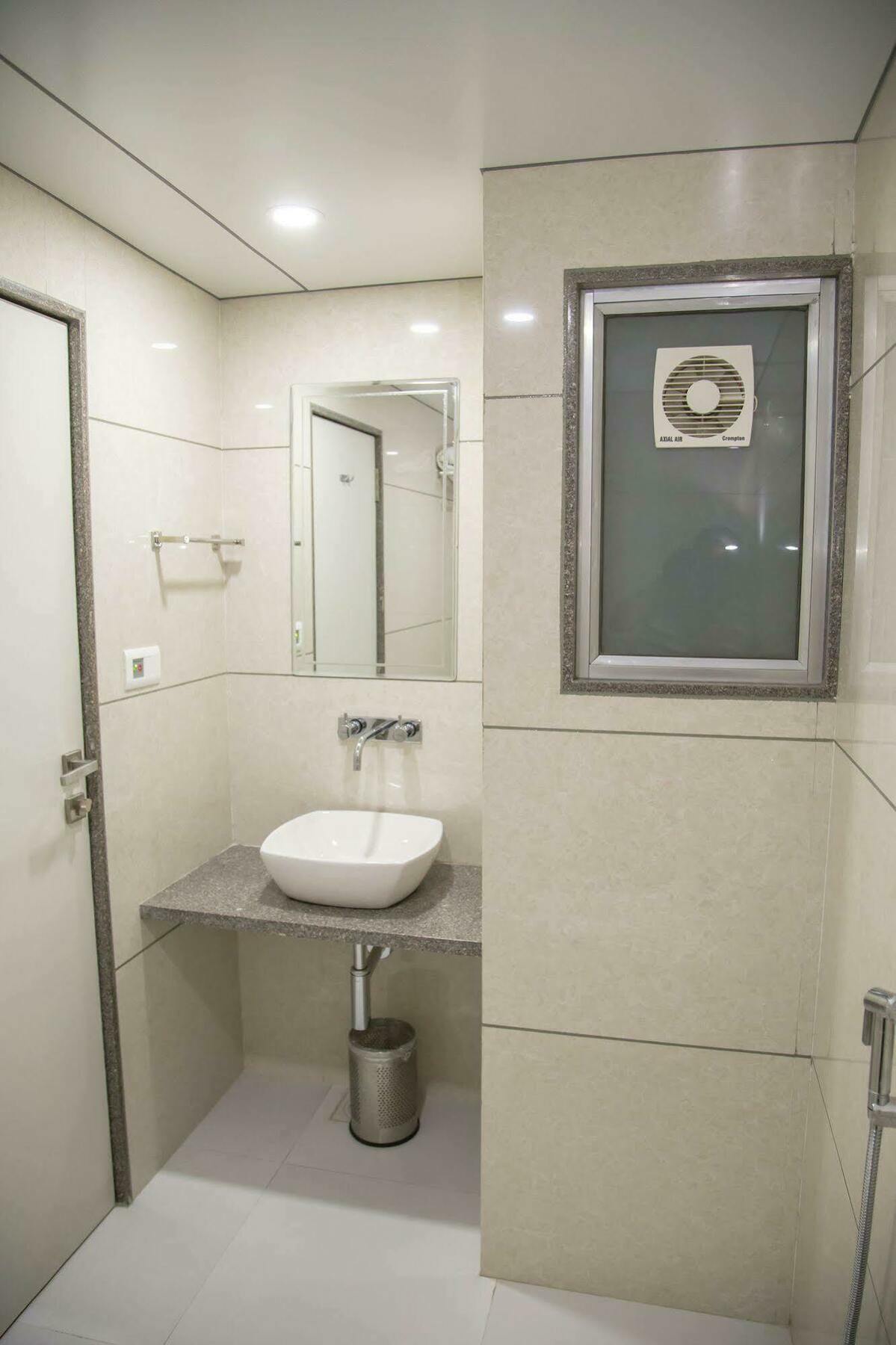 Hotel Orange International Surat Eksteriør billede